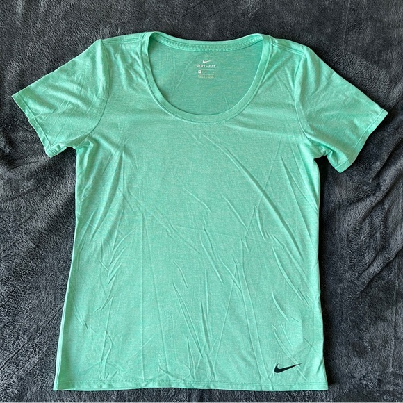 Nike Tops - ✨Nike Women's Mint Green Short Sleeve Tee